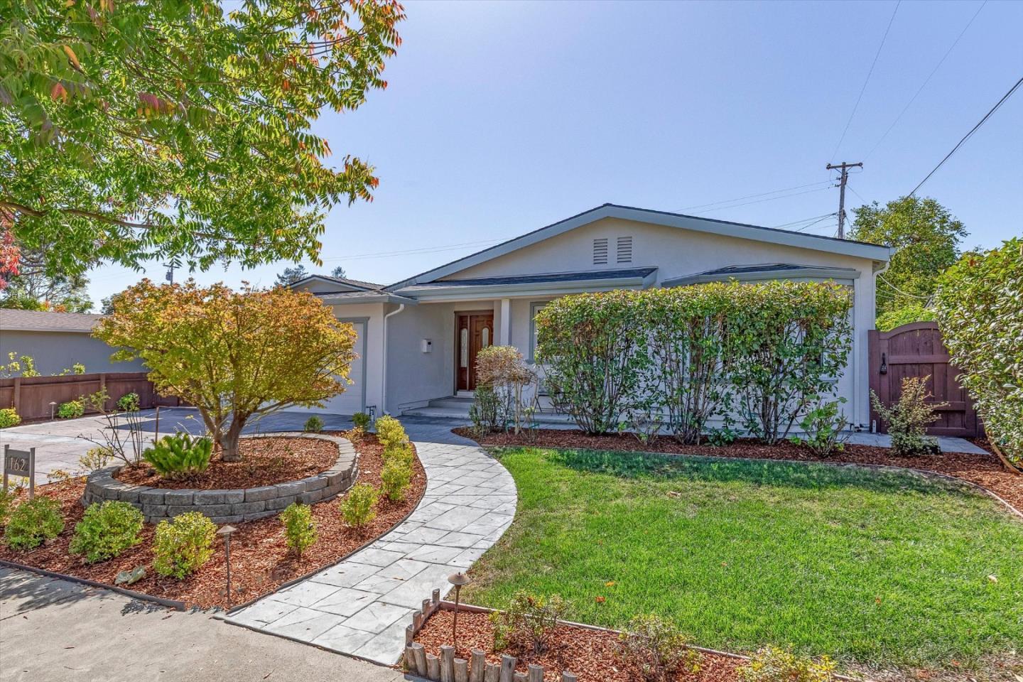 1162 Denver Drive photo 2