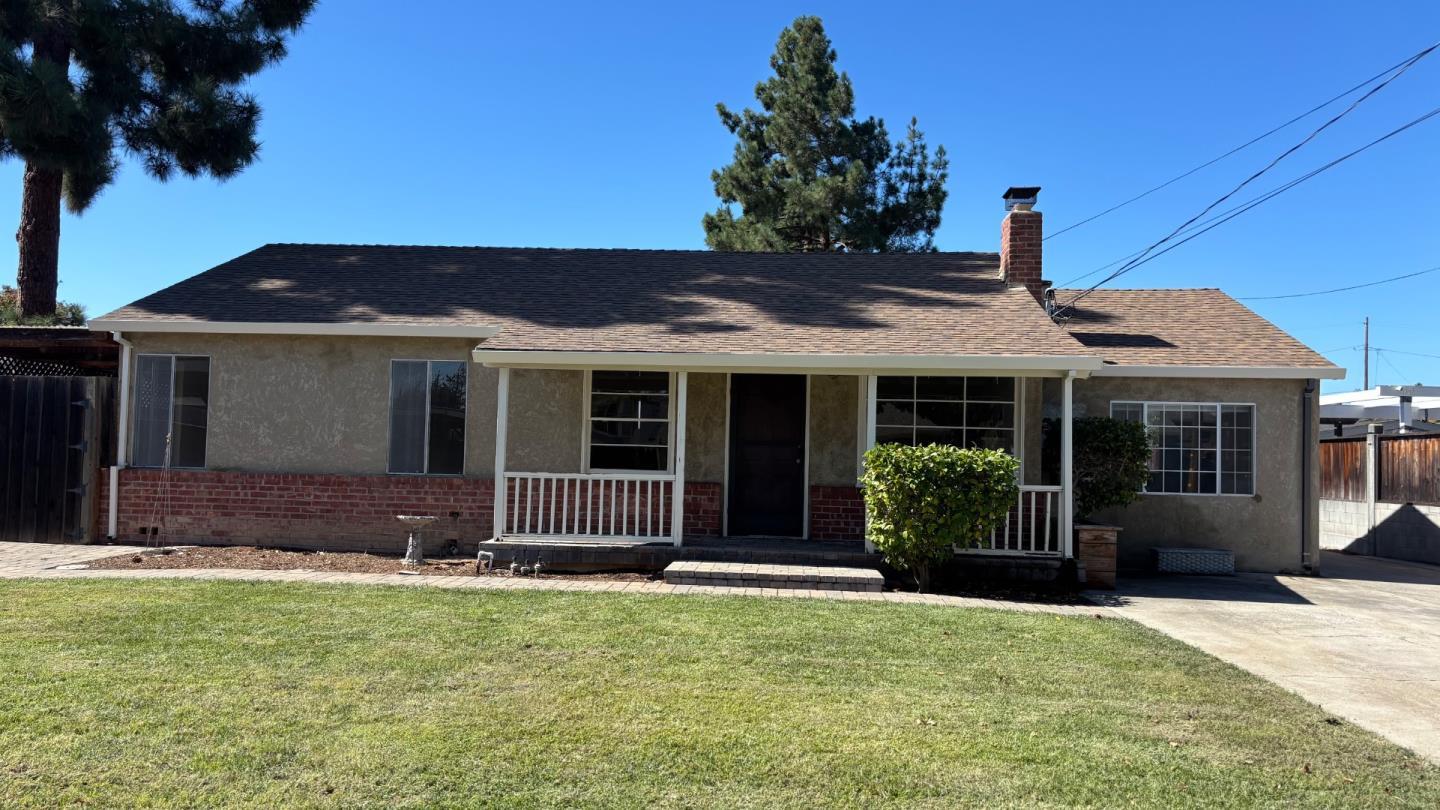 761 Margaret Lane photo 2