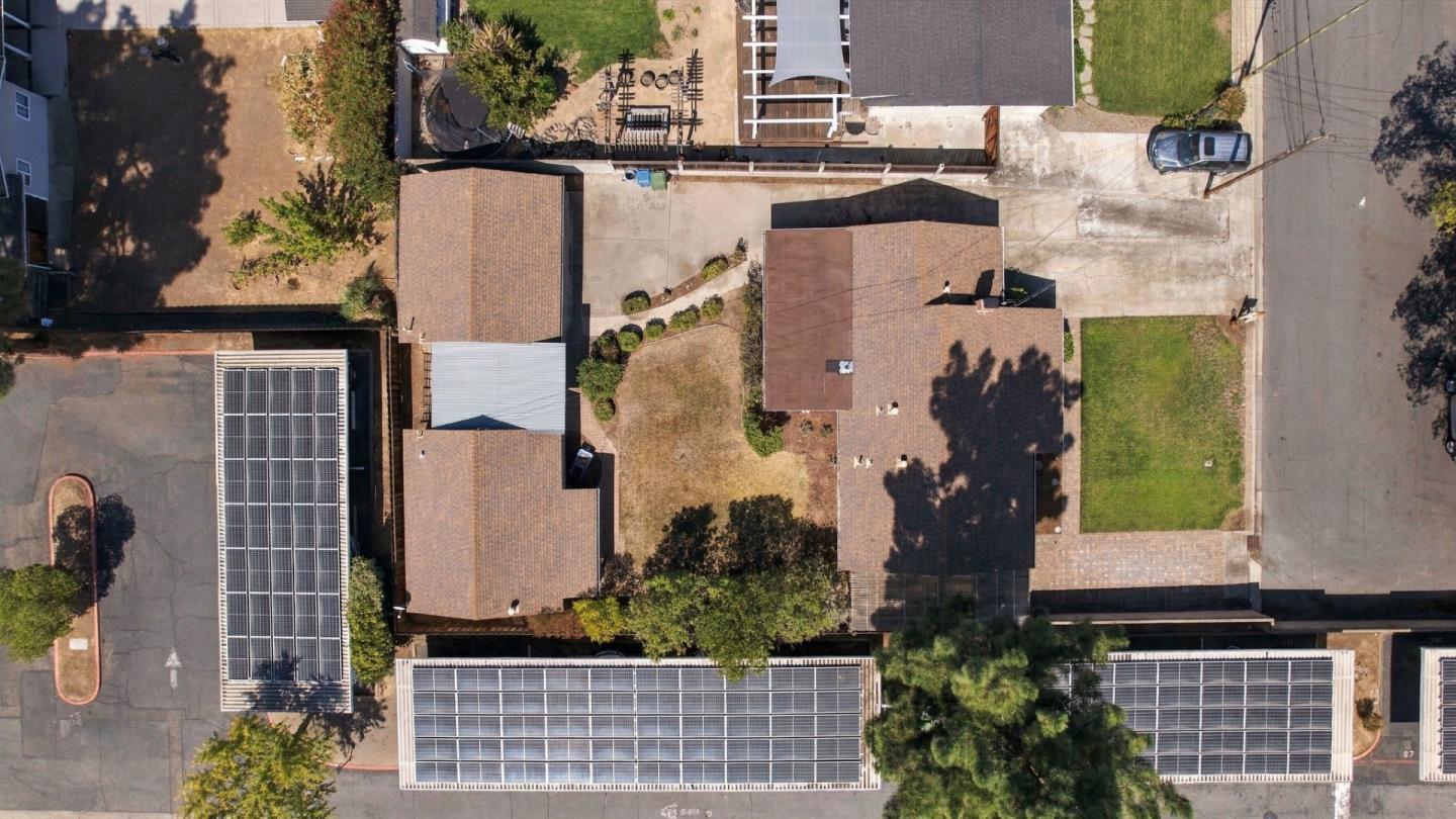 761 Margaret Lane photo 13