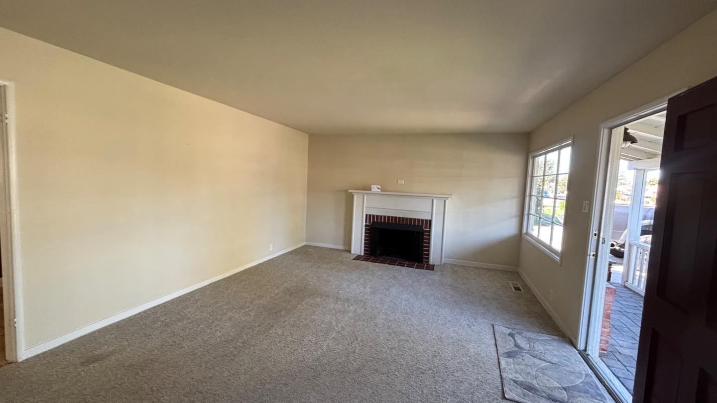 761 Margaret Lane photo 3