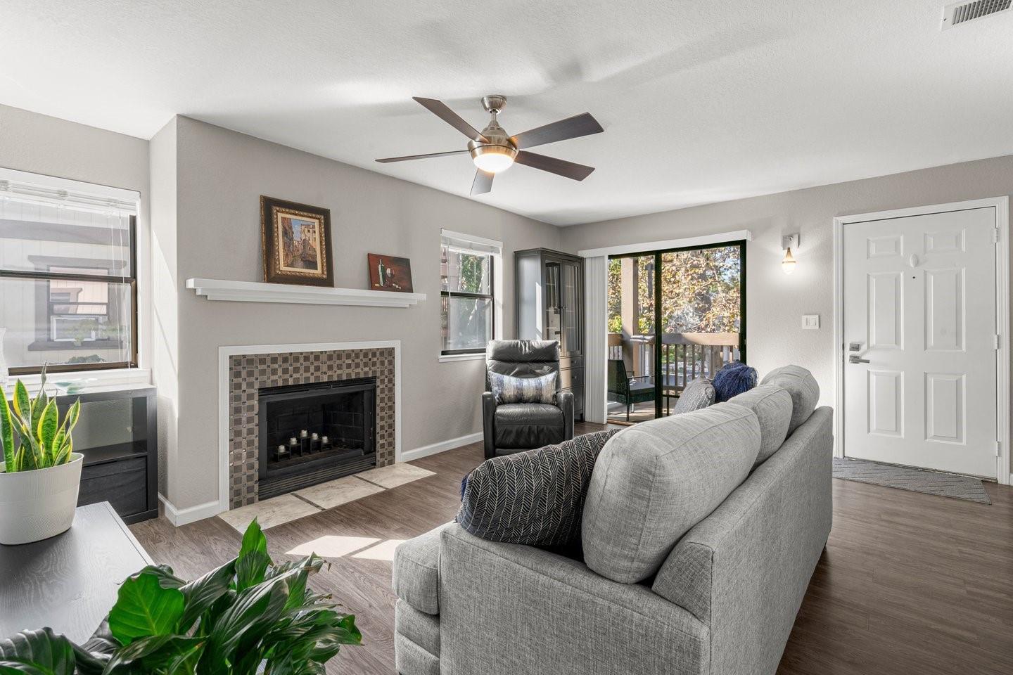 966 Apricot Avenue photo 3