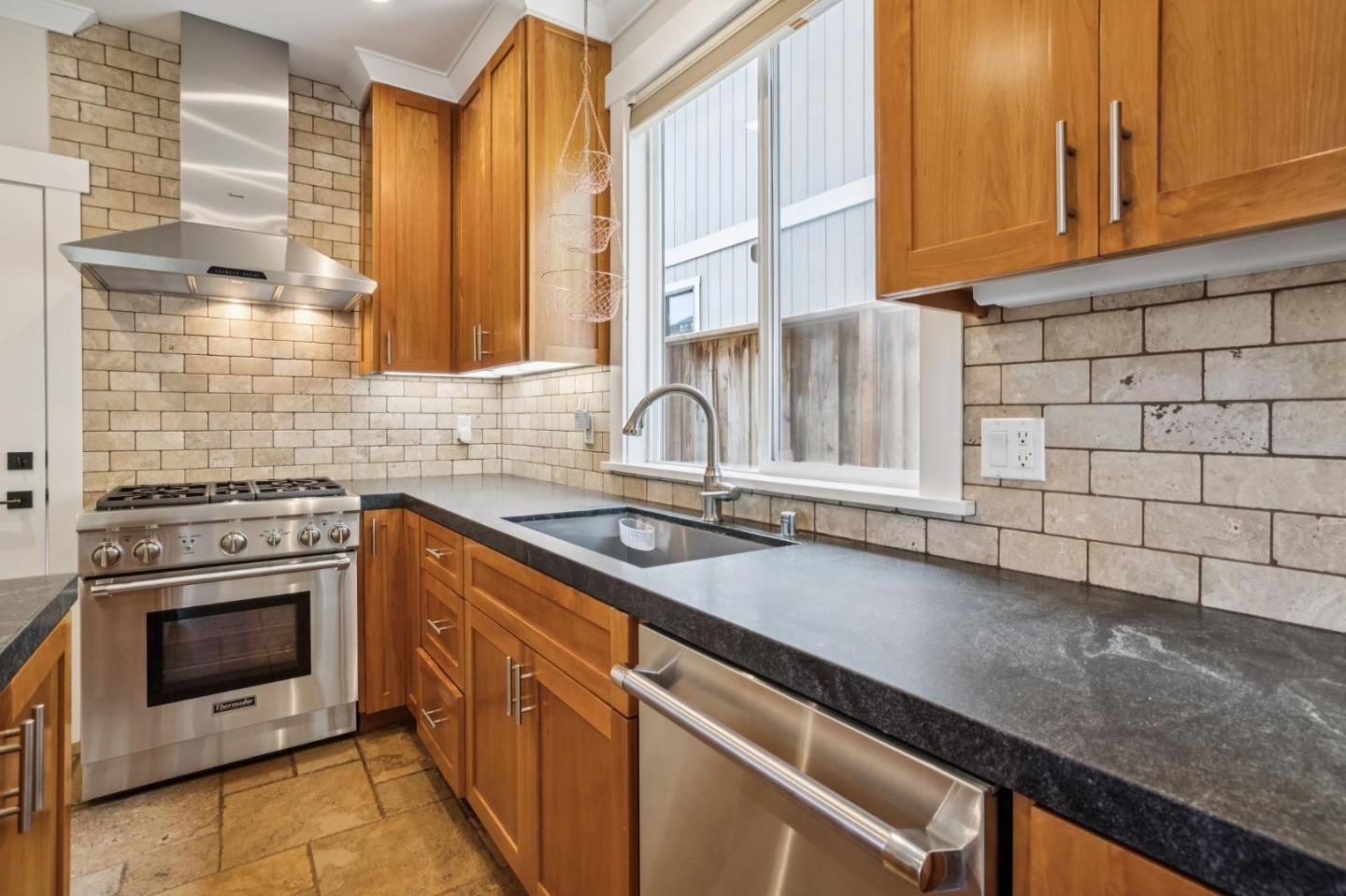 611 Myrtle Street photo 11