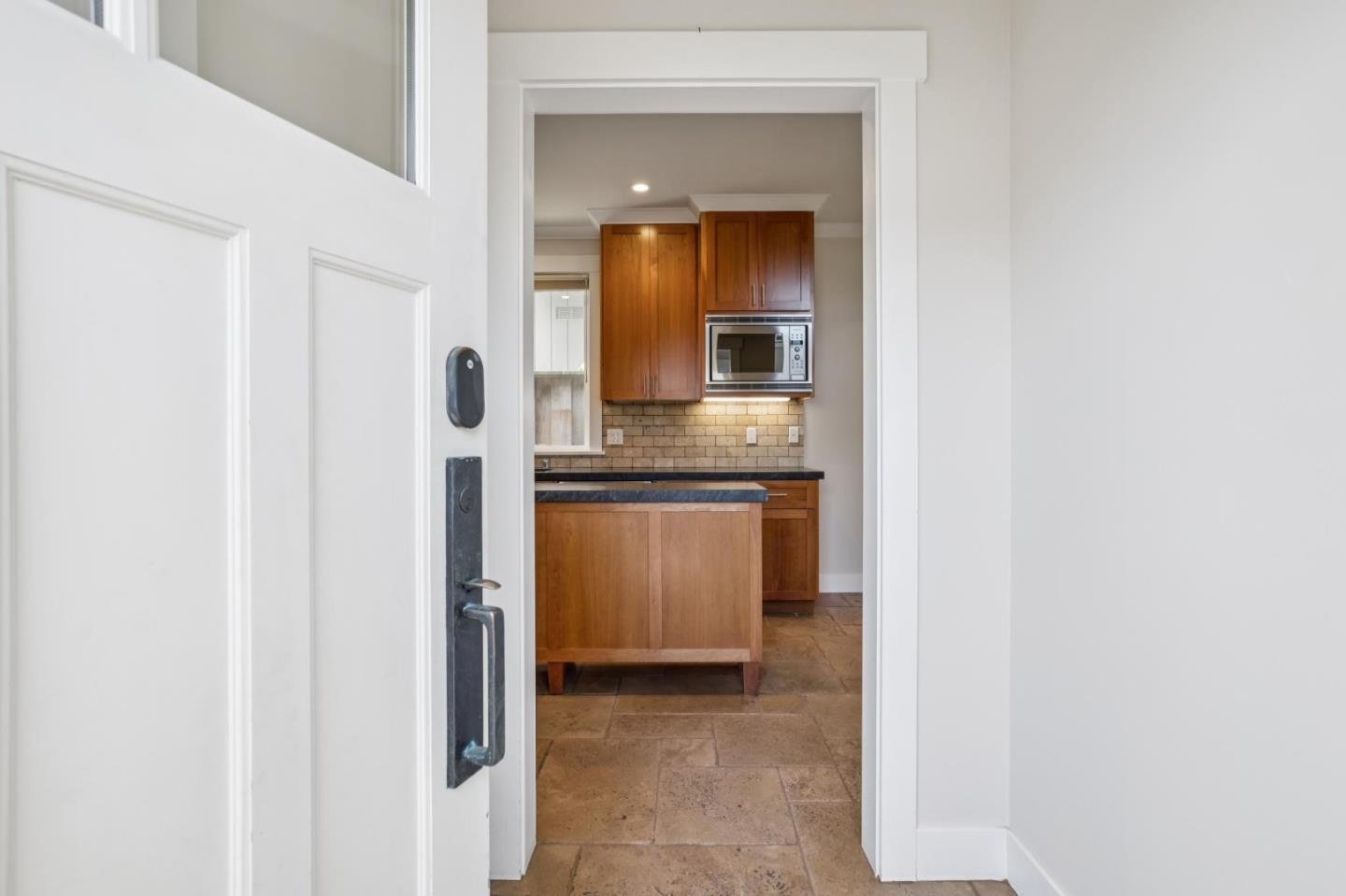 611 Myrtle Street photo 3