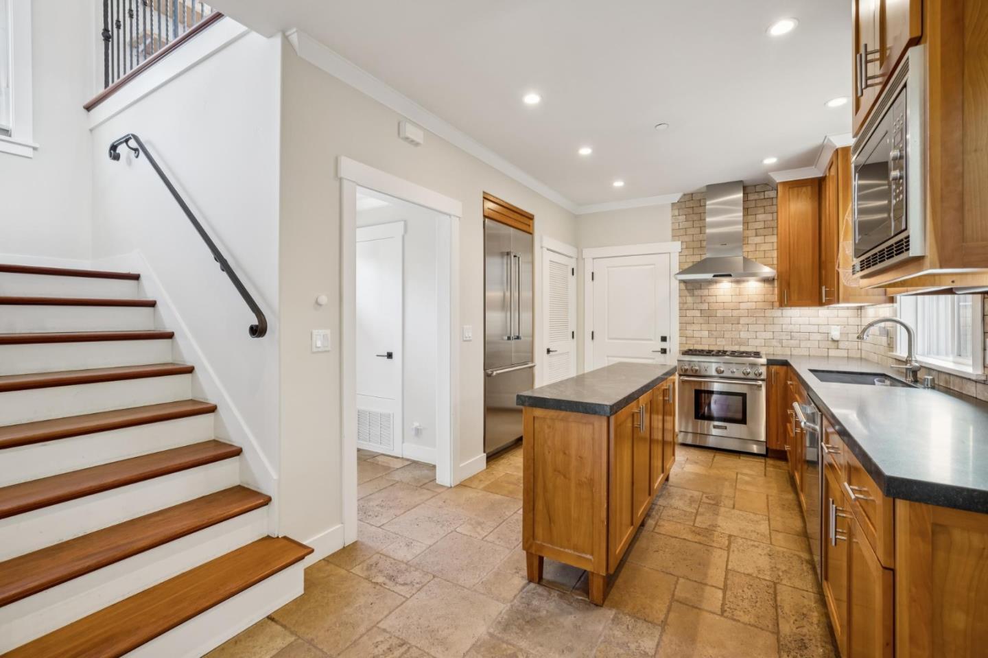 611 Myrtle Street photo 5