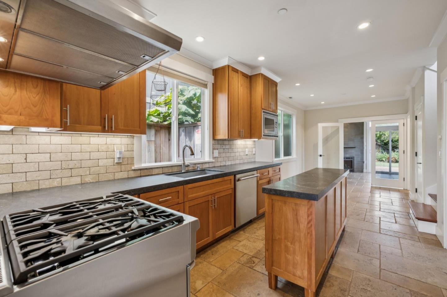 611 Myrtle Street photo 7