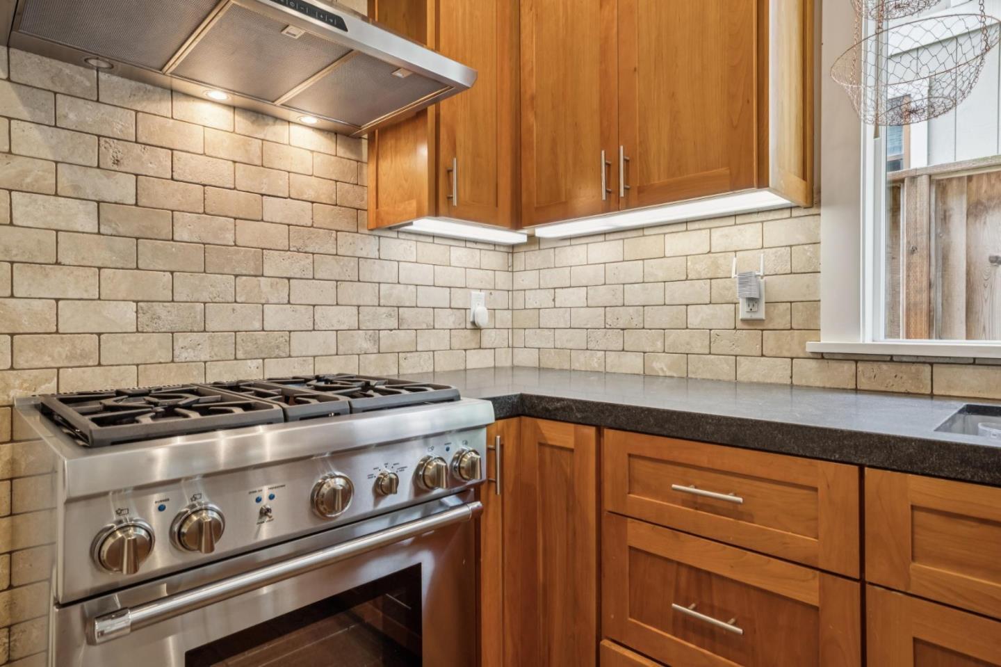 611 Myrtle Street photo 9