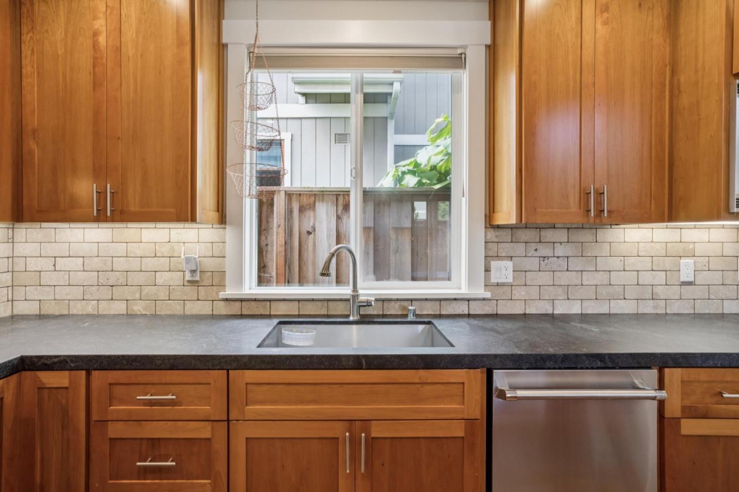 611 Myrtle Street photo 10