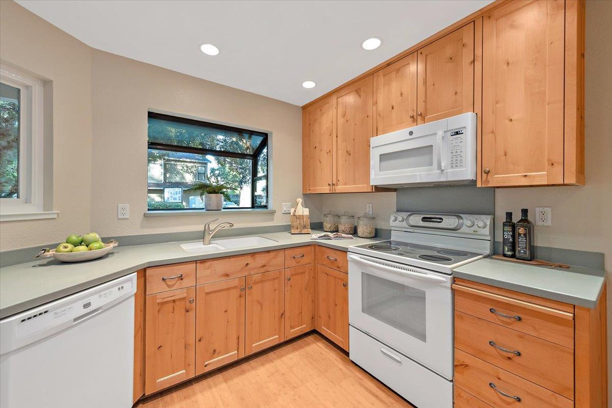 137 Redding Road #A photo 8