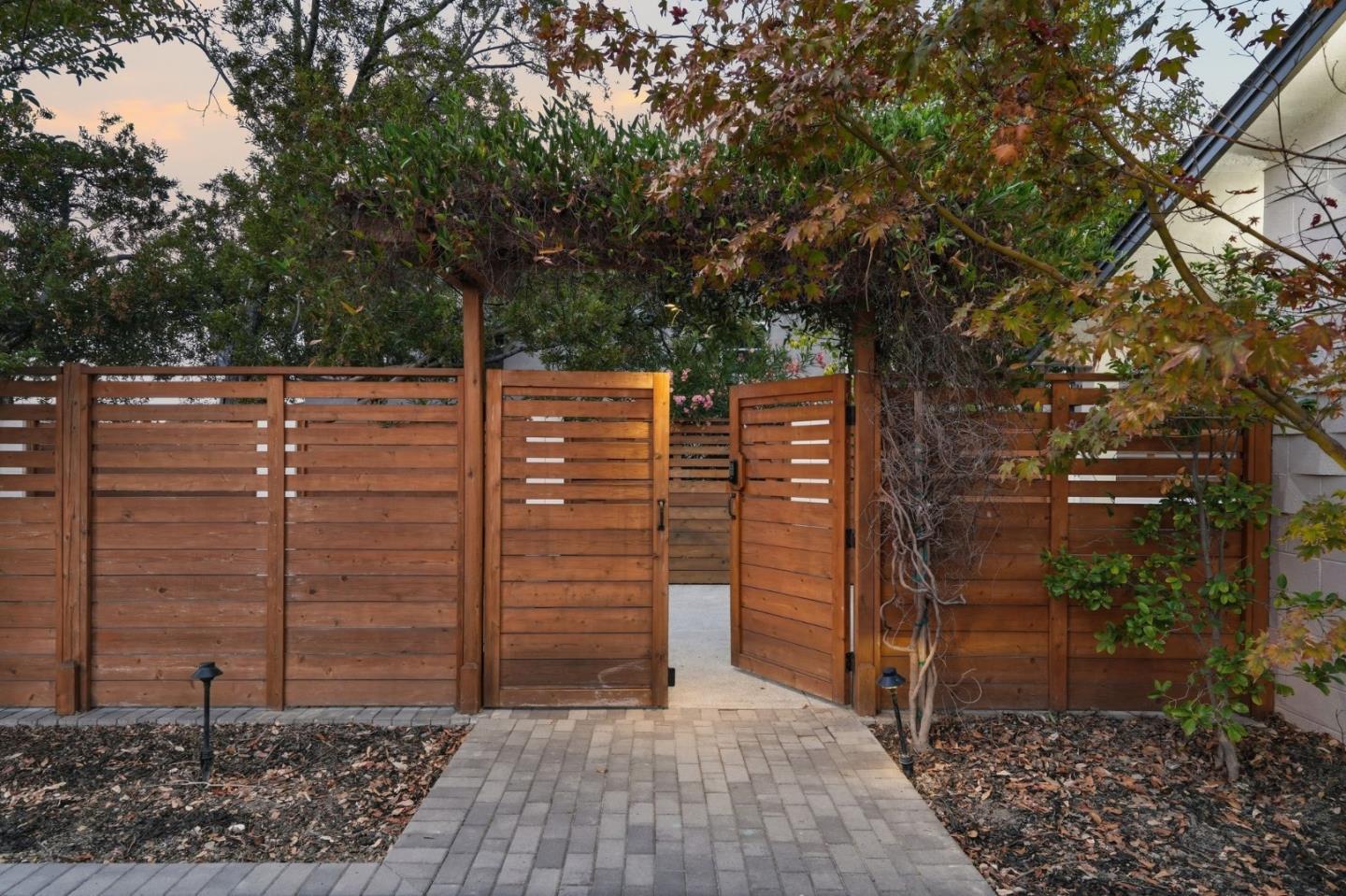 14434 Oak Street photo 2