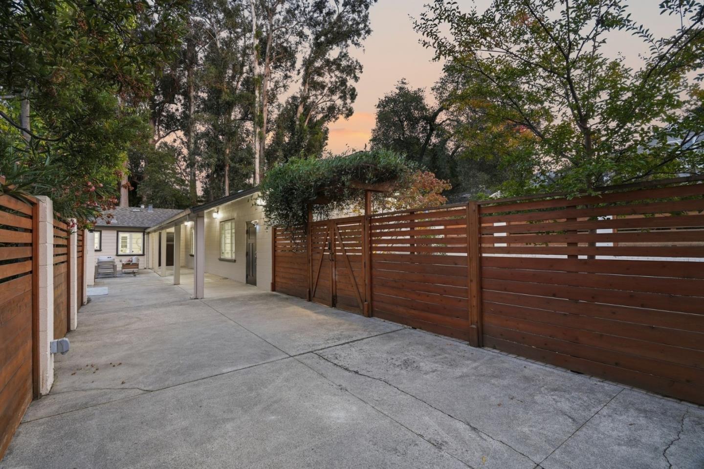 14434 Oak Street photo 19