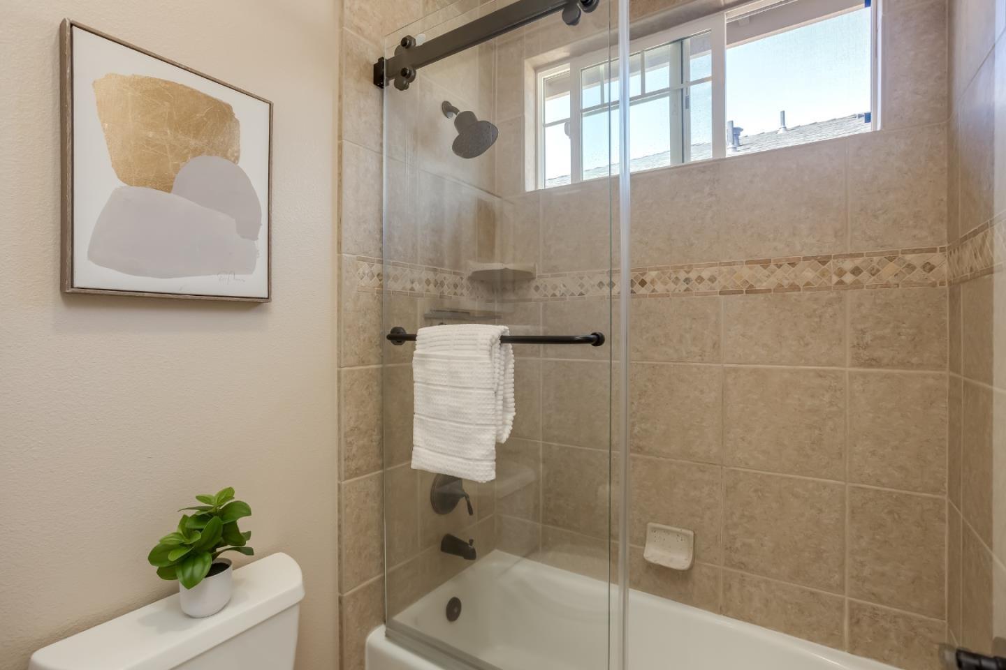 106 George Court photo 27