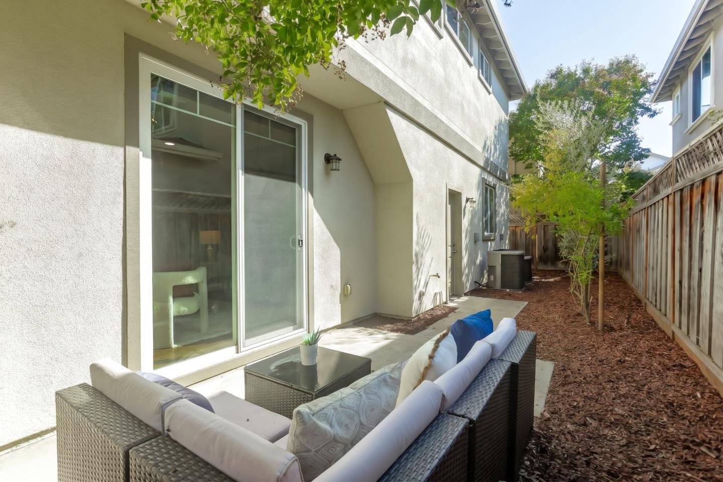 106 George Court photo 32
