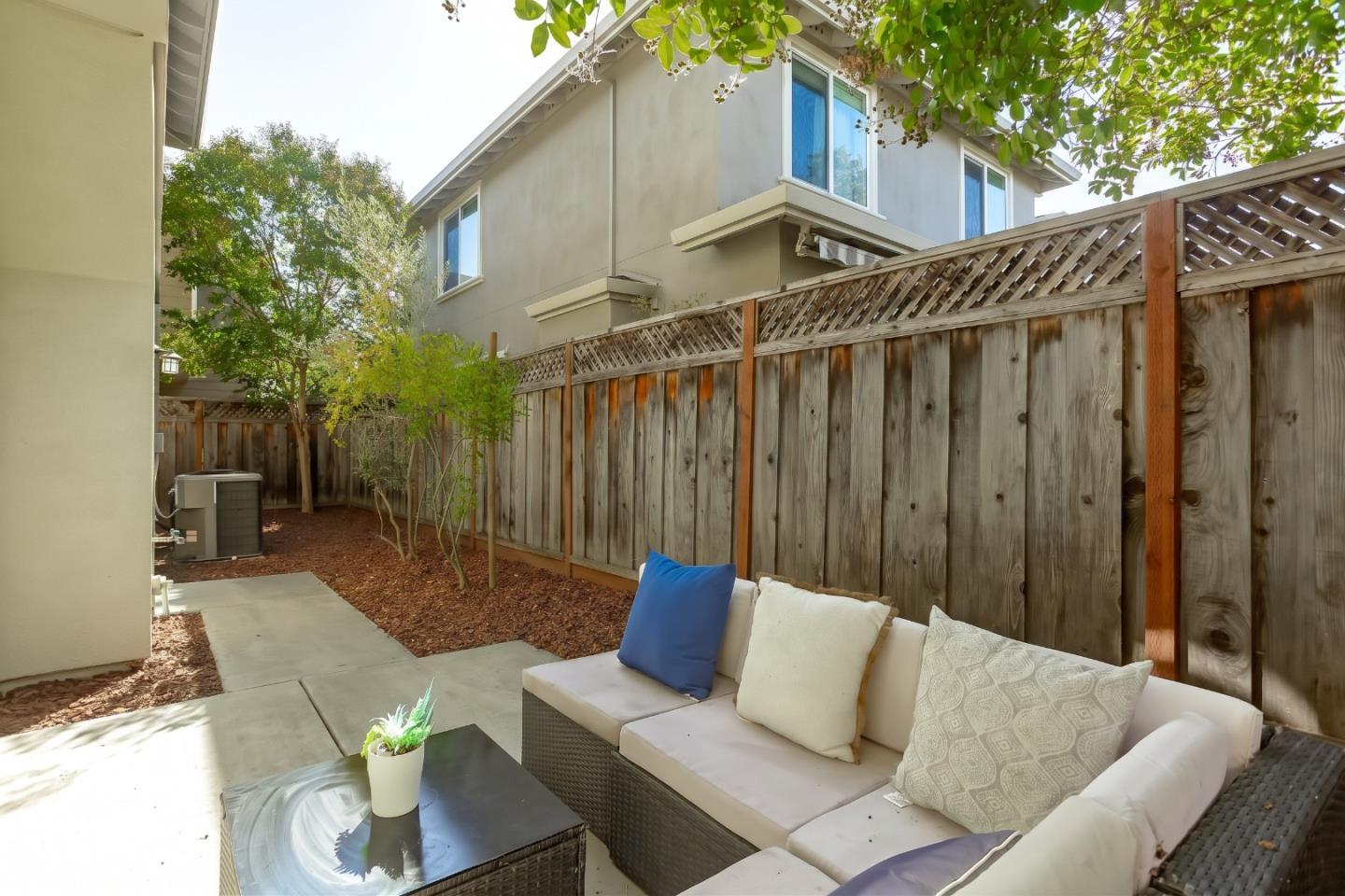 106 George Court photo 33