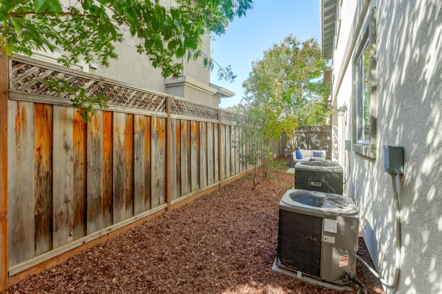 106 George Court photo 35