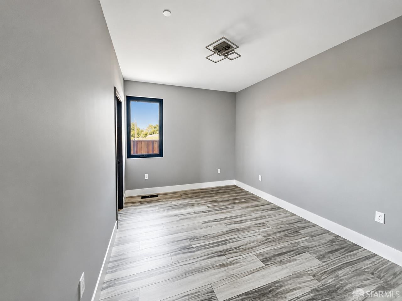 380 Medio Avenue photo 27