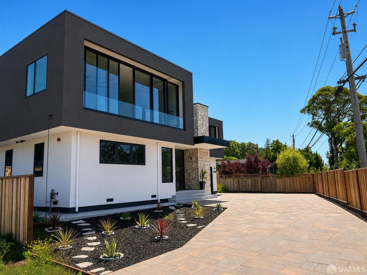 380 Medio Avenue photo 4